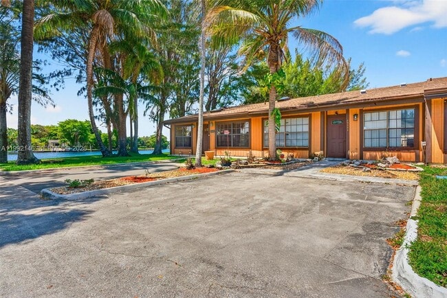 Photo - 10351 Juniper Ct