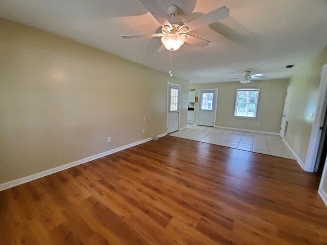 Photo - 105 Springdale Rd