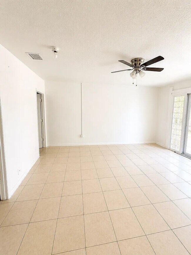 Photo - 3607 141st Ave N Unidad A
