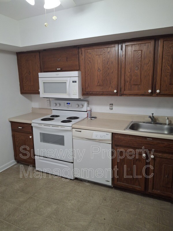 Photo - 1005 Bromley Estate