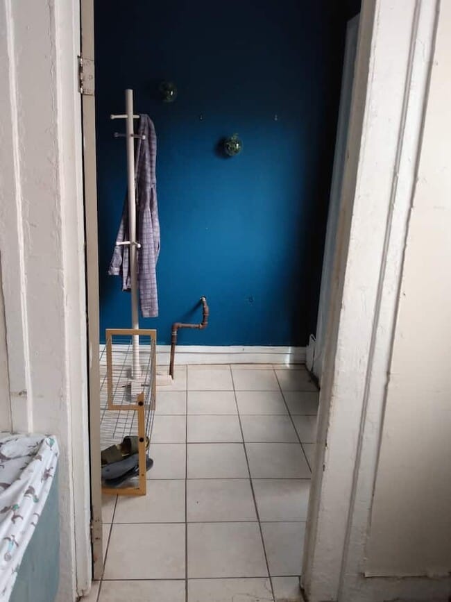 entrance - 120 Whitney Pl Unit Front