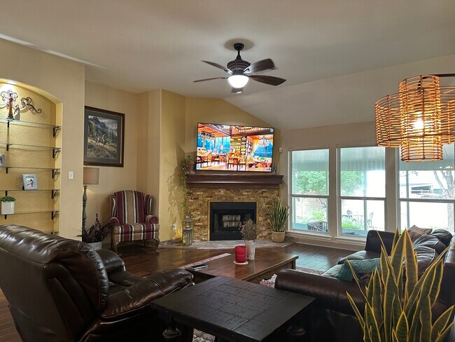 Photo - 1604 Canyon Oak
