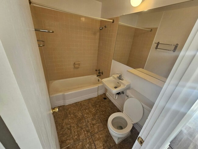 905 W Broadway Ave Unit 114