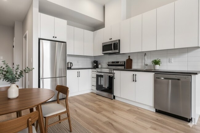 Building Photo - 5545-5545 Vedder Rd