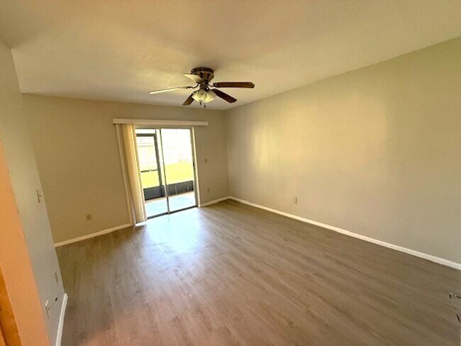 Photo - 2bedroom 2bath updated end unit condo on f... Unit A