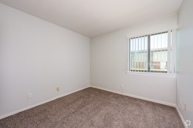 2BR, 1BA - 828SF - Second Bedroom