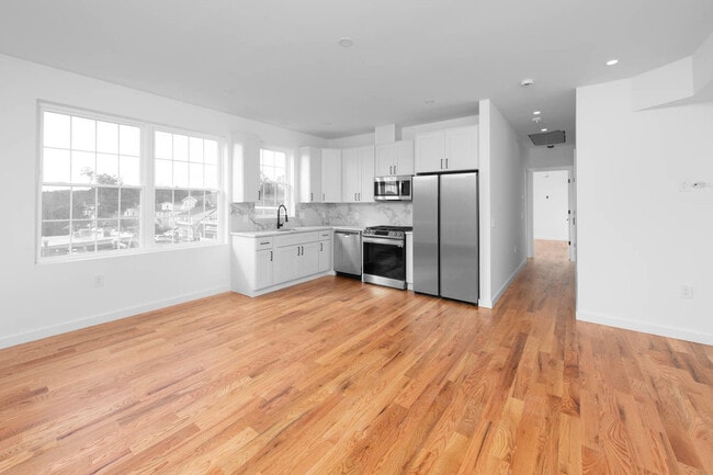Photo - 125 Broughton Ave Unit 3