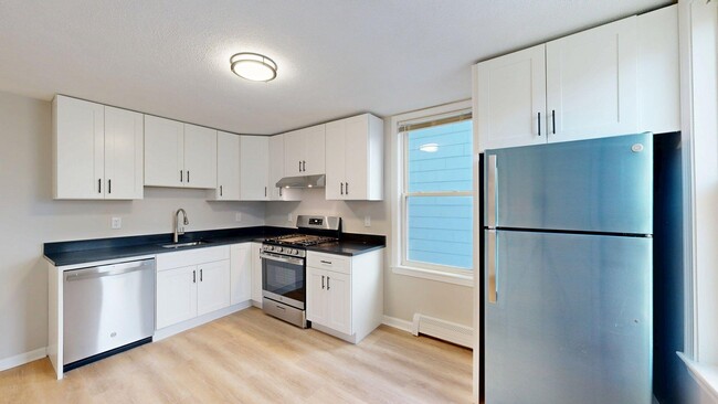 Building Photo - 165 Hichborn St