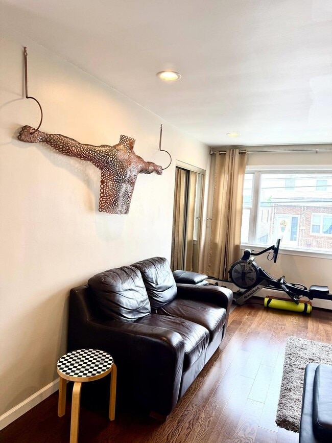 Photo - 313 Clarendon St