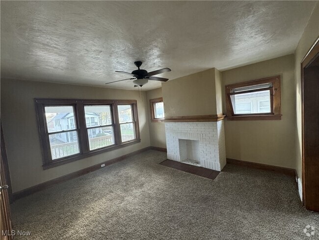 Building Photo - 11805 Iowa Ave Unit Up Rental