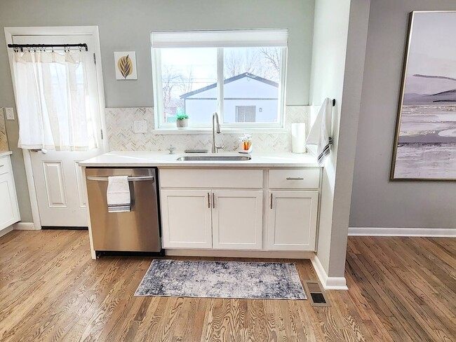 Photo - 2035 Lima St