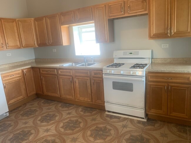 Building Photo - 1422 N Maplewood Ave Unit 2r Rental