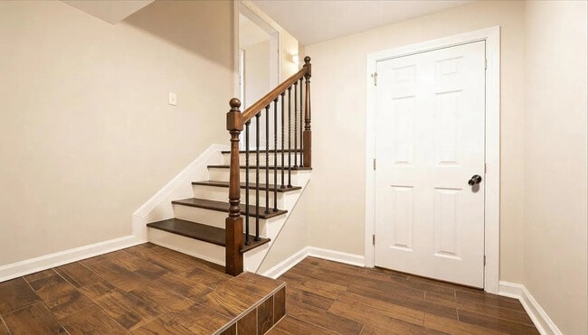 Photo - Room in House on York Rd