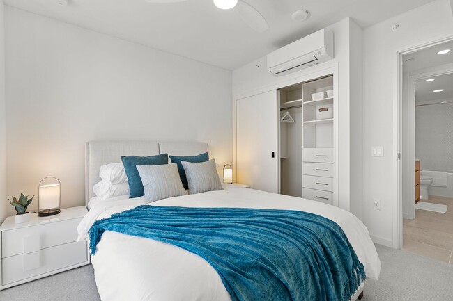 Photo - Fully furnished 1-bed, 1-bath, 1-parking a... Unidad 3104