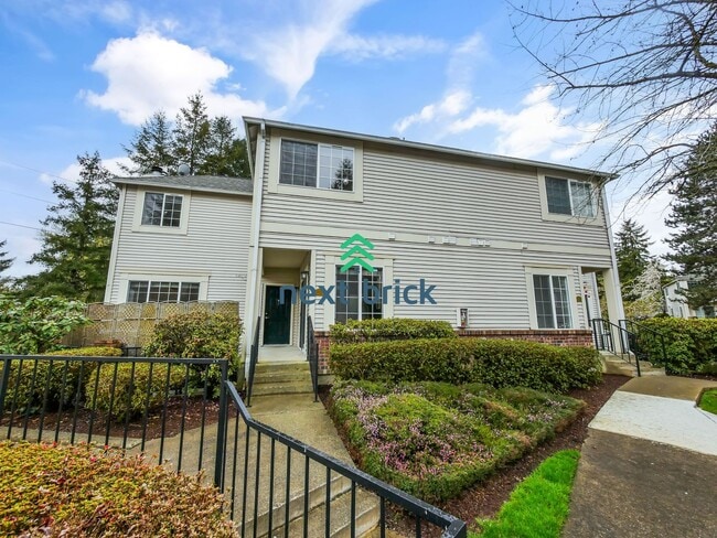 Building Photo - 2 Bed and 2.5 Bath Stunning Townhome is Av...
