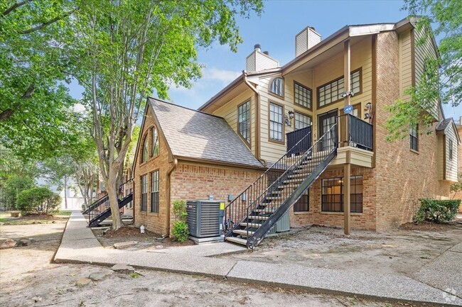 Building Photo - 16800 Sugar Pine Dr Rental