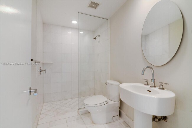 Photo - 2950 NE 188th St Unidad 309