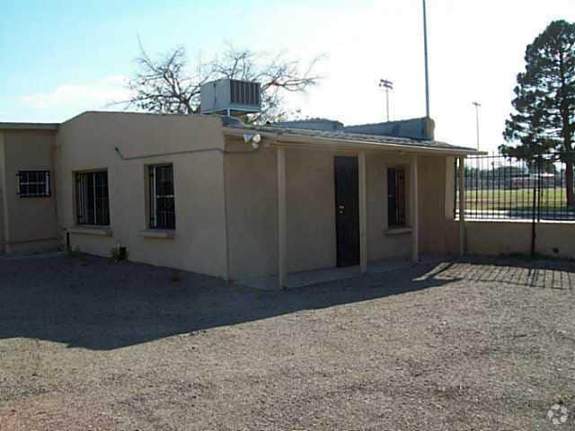 Building Photo - 131 Linden St Rental