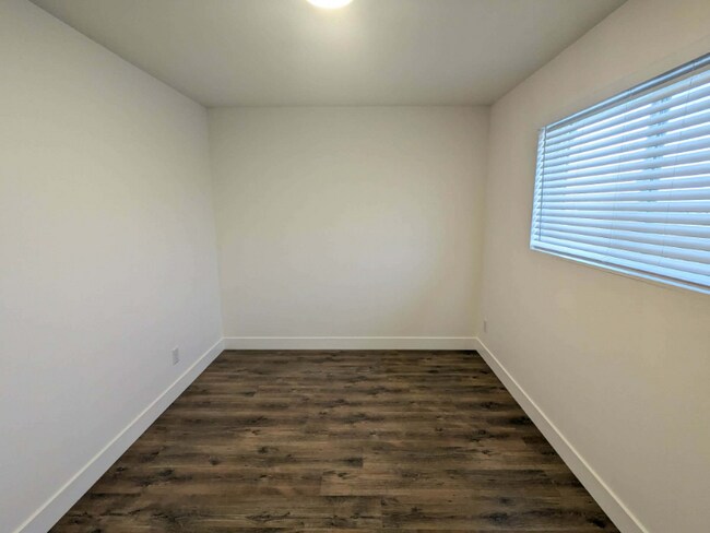 Photo - 341 E 2700 N