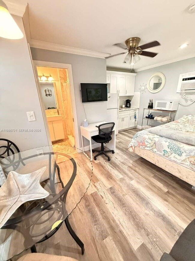 Photo - 57 NE 24th St Unidad Cottage