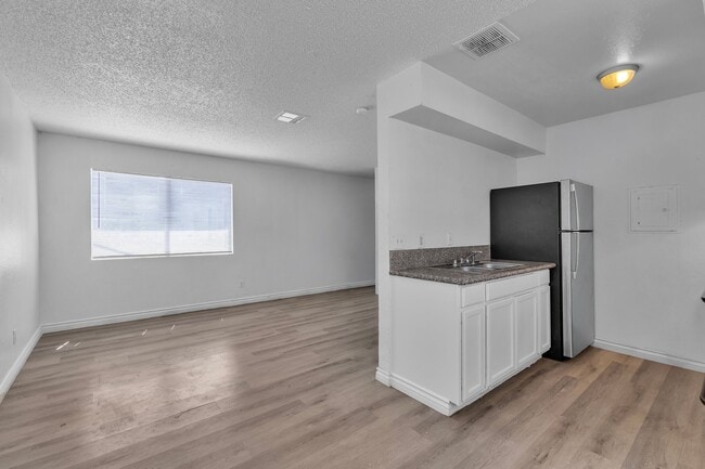 Photo - 2508 E Mesquite Ave Unit 1