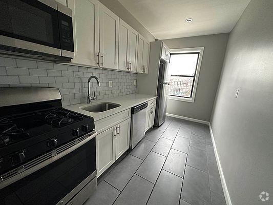 Building Photo - 1 bedroom in BRONX NY 10467 Unit 2F Rental