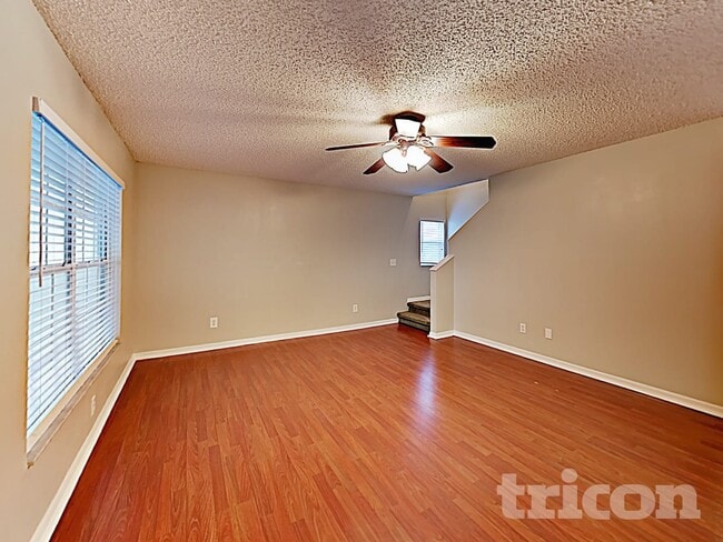 Photo - 914 Cape Cod Cir