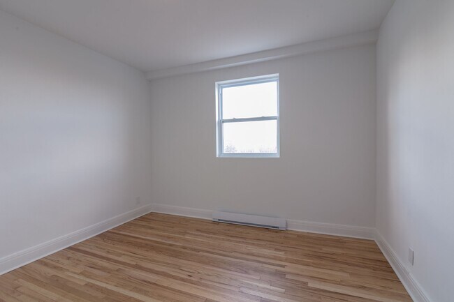 Photo - 4870 Chem. Queen Mary Unit 12