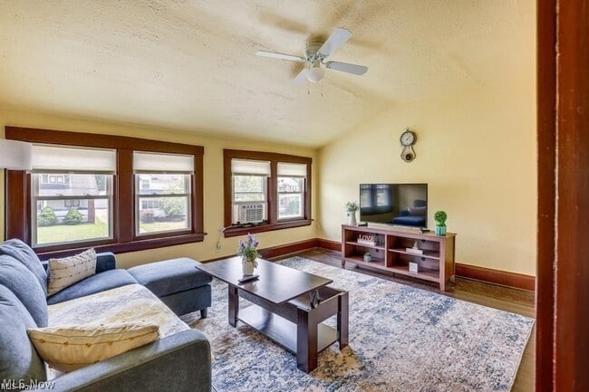 Photo - 440 Ferndale Ave