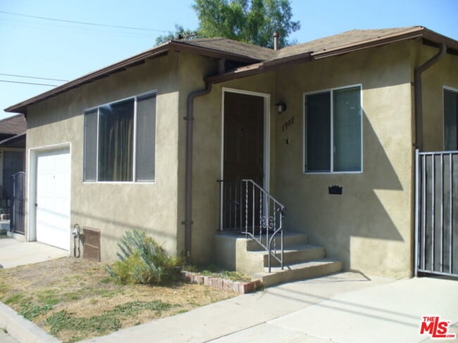 Building Photo - 1911 Chickasaw Ave Rental