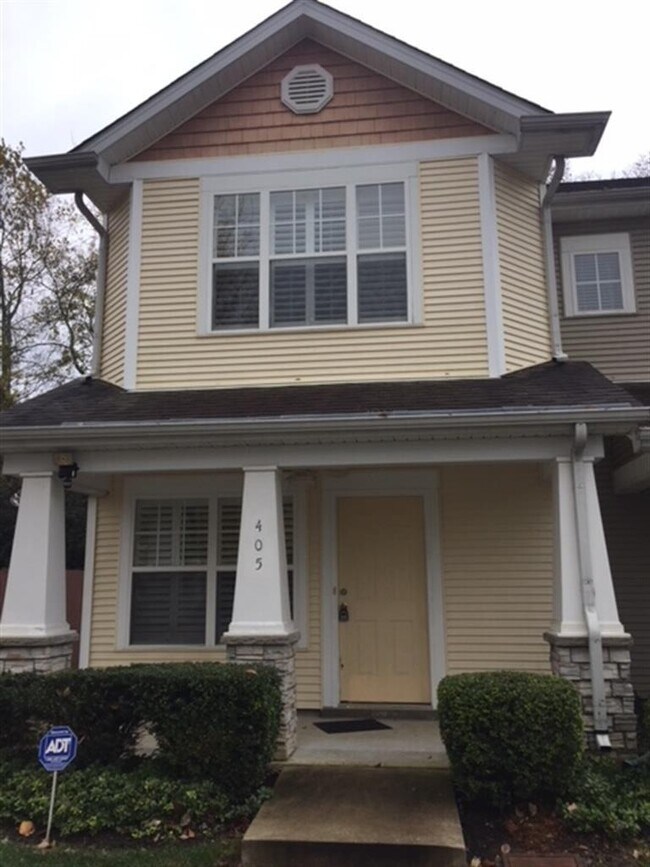 Building Photo - Charming townhome near Percy Priest Lake