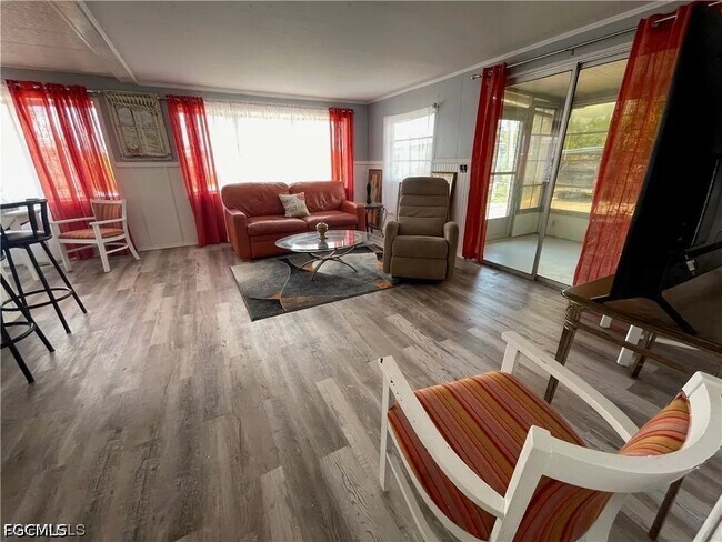 Photo - 5524 Sir Walters Way