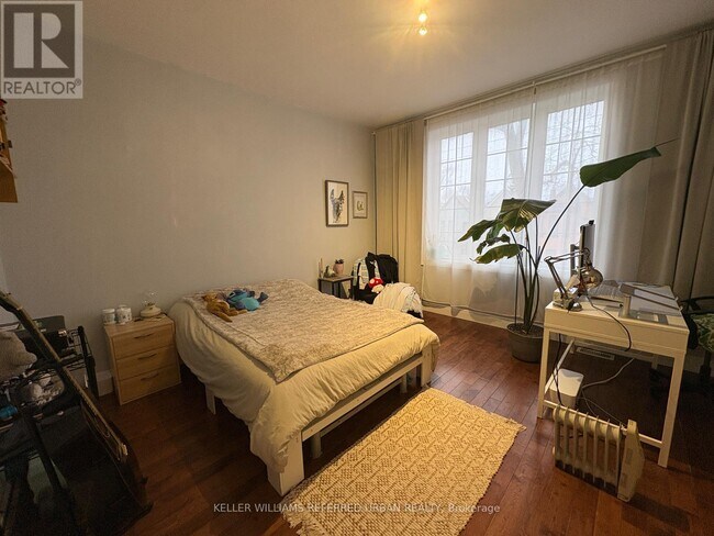 Photo - 429 Ossington Ave