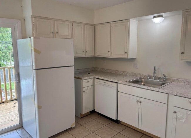 Building Photo - 2828 Yellowstone Pky Unit Newly Renovated Apartment