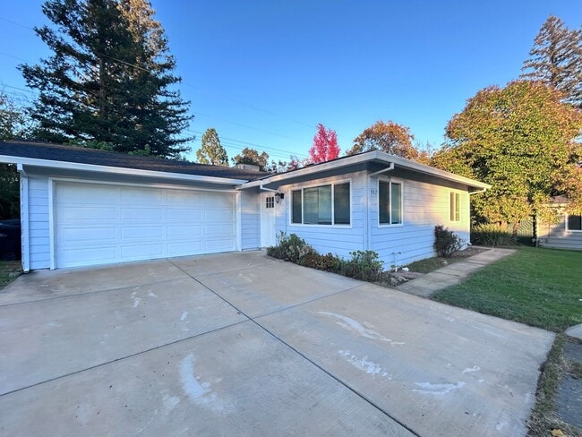 Building Photo - Two Bedroom One Bathroom Home with Two Car Garage