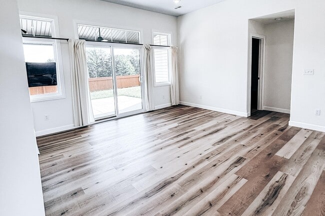 Photo - 708 Promenade Dr