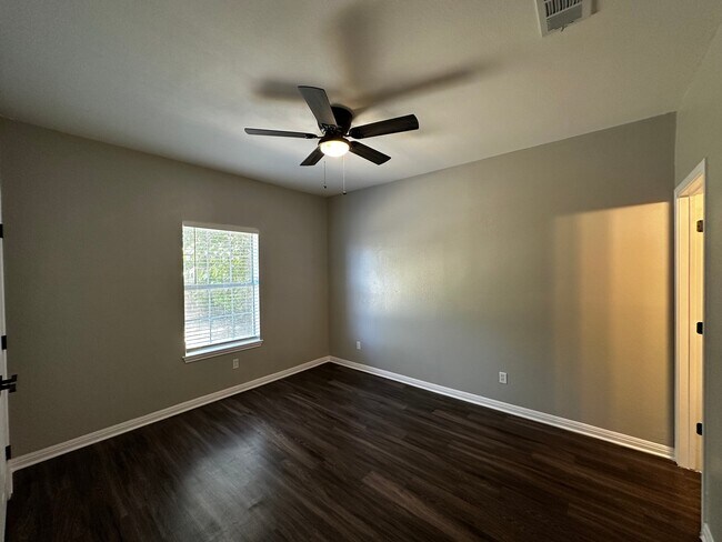 Photo - 1613 Bagby Ave