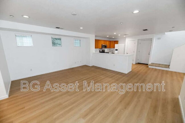 Photo - 128 Kingfisher St