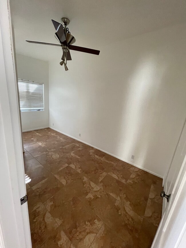 Second bedroom - 514 E Calle Roca