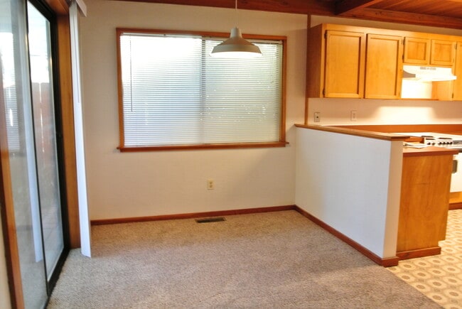 Photo - Roomy 2 bedroom 1.5 bathrooms