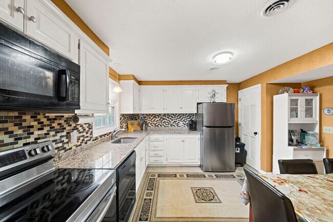 Photo - 95 Pilgrim Cir