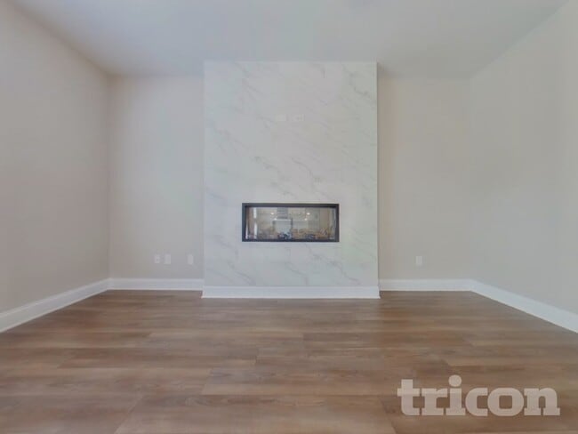 Photo - 93 Leyland Ct