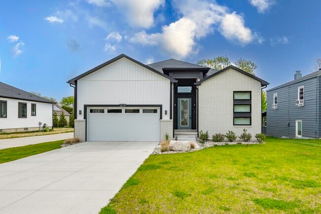 Building Photo - 1858 Upland Dr