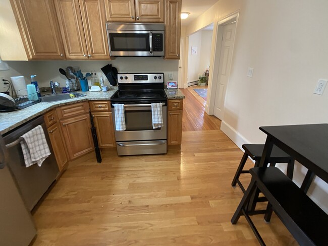 Building Photo - 6 Nashua St Unit 2 Rental