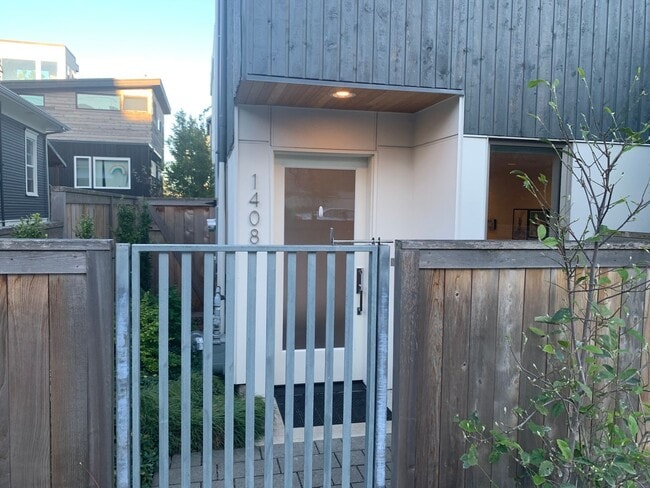 Photo - Capital Hill Row House ! 3 bed, 3 bath 194...