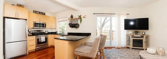Photo - 340 W 3rd St Unit 3
