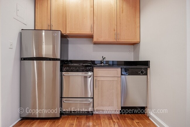 Photo - 315 East 84th St