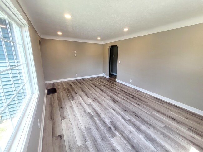 Photo - 3052 Burlingame Ave SW