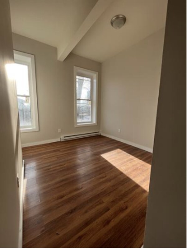 Photo - 110 Lark St