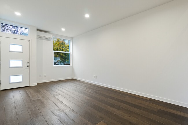 Photo - 2614 SW Nevada St